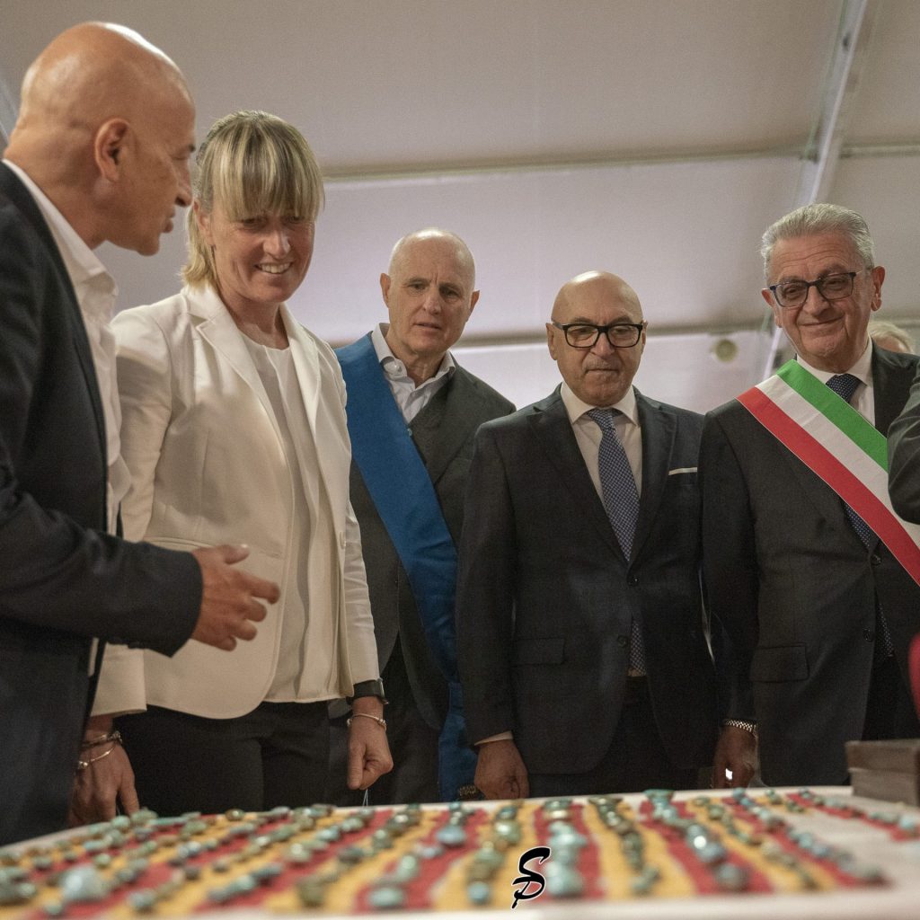 La Vice Presidente della Regione del Veneto, Elisa De Berti in visita a Taste of Earth accompagnata da Mir e le autorità locali, il Sindaco di Isola della Scala Luigi Mirandola, l'amminsitratore unico Roberto Venturi e il consigliere provinciale Silvio Salizzoni.